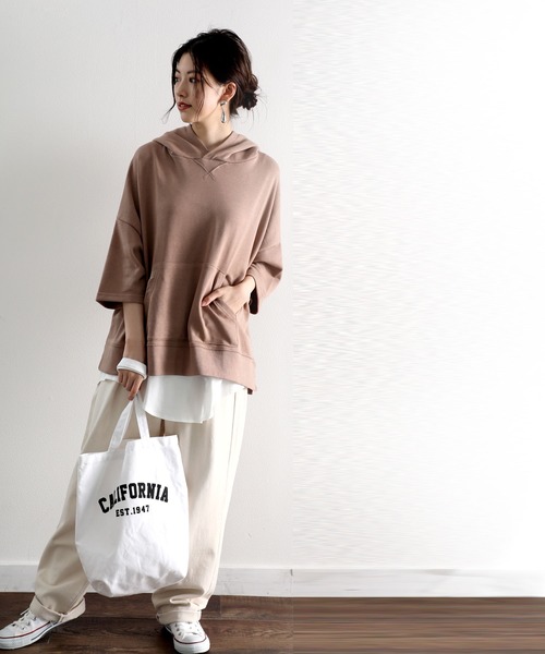 classicalelf(クラシカルエルフ)の「半端袖サイドスリット無地ワイドスウェットプルオーバーパーカー (トレーナー)(パーカー・レディース・ブラック/グレー/アイボリー/モカ/ホワイト/ライトカーキ・MEDIUM/LARGE/X-LARGE)」の14枚目の写真