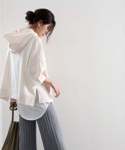 classicalelf(クラシカルエルフ)の「半端袖サイドスリット無地ワイドスウェットプルオーバーパーカー (トレーナー)(パーカー・レディース・ブラック/グレー/アイボリー/モカ/ホワイト/ライトカーキ・MEDIUM/LARGE/X-LARGE)」の17枚目の写真