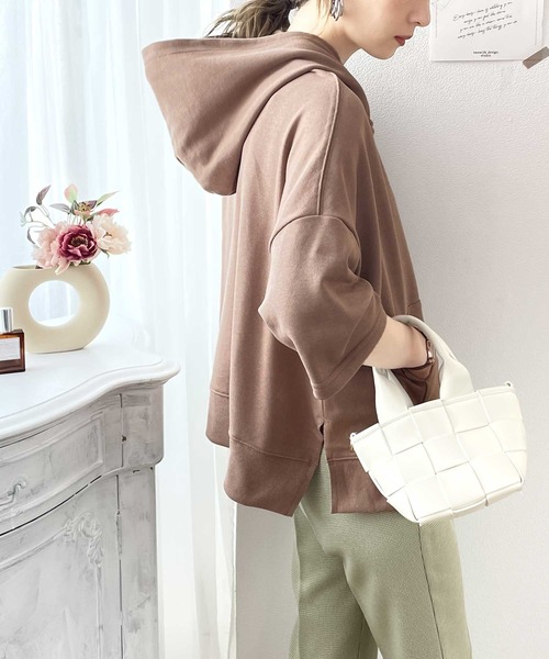 classicalelf(クラシカルエルフ)の「半端袖サイドスリット無地ワイドスウェットプルオーバーパーカー (トレーナー)(パーカー・レディース・ブラック/グレー/アイボリー/モカ/ホワイト/ライトカーキ・MEDIUM/LARGE/X-LARGE)」の21枚目の写真