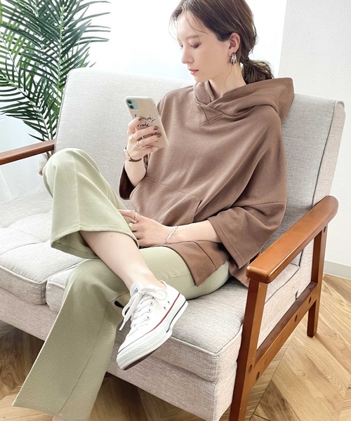 classicalelf(クラシカルエルフ)の「半端袖サイドスリット無地ワイドスウェットプルオーバーパーカー (トレーナー)(パーカー・レディース・ブラック/グレー/アイボリー/モカ/ホワイト/ライトカーキ・MEDIUM/LARGE/X-LARGE)」の20枚目の写真