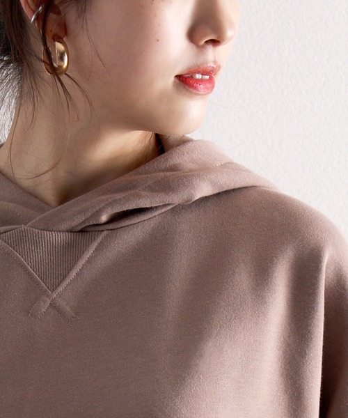 classicalelf(クラシカルエルフ)の「半端袖サイドスリット無地ワイドスウェットプルオーバーパーカー (トレーナー)(パーカー・レディース・ブラック/グレー/アイボリー/モカ/ホワイト/ライトカーキ・MEDIUM/LARGE/X-LARGE)」の9枚目の写真