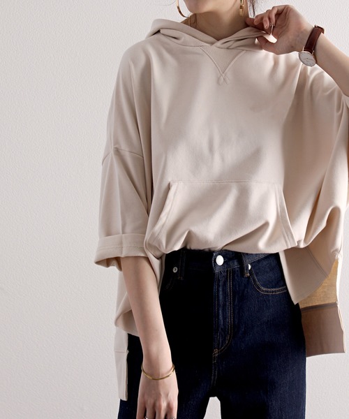 classicalelf(クラシカルエルフ)の「半端袖サイドスリット無地ワイドスウェットプルオーバーパーカー (トレーナー)(パーカー・レディース・ブラック/グレー/アイボリー/モカ/ホワイト/ライトカーキ・MEDIUM/LARGE/X-LARGE)」の10枚目の写真