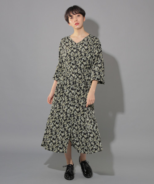 PAGEBOY（ページボーイ）の「フラワーロングワンピ（ワンピース・レディース・ホワイト/ブラック・FREE）」の5枚目の写真