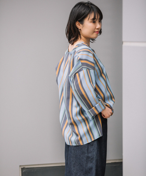 Munich（ミューニック）の「イタリア製ビスコースシルクストライプキーネックブラウス（シャツ/ブラウス・レディース・ホワイト/ベージュ/サックスブルー・FREE）」の7枚目の写真