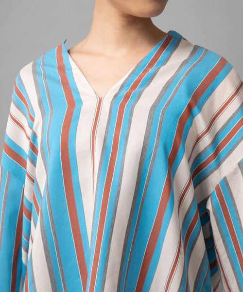 Munich（ミューニック）の「イタリア製ビスコースシルクストライプキーネックブラウス（シャツ/ブラウス・レディース・ホワイト/ベージュ/サックスブルー・FREE）」の16枚目の写真