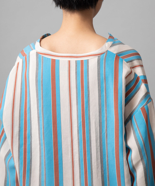 Munich（ミューニック）の「イタリア製ビスコースシルクストライプキーネックブラウス（シャツ/ブラウス・レディース・ホワイト/ベージュ/サックスブルー・FREE）」の17枚目の写真