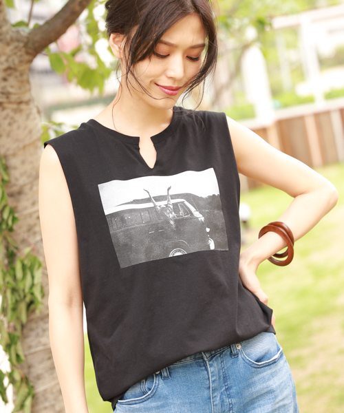 BAYFLOW(ベイフロー)の「カルフォルニアコットンノースリキーネックタンク(Tシャツ/カットソー・レディース・ホワイト/ブラック/ブラウン・FREE)」の1枚目の写真