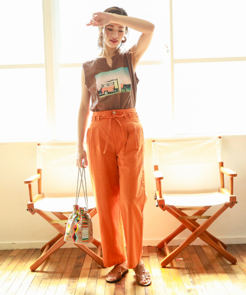 BAYFLOW(ベイフロー)の「カルフォルニアコットンノースリキーネックタンク(Tシャツ/カットソー・レディース・ホワイト/ブラック/ブラウン・FREE)」の7枚目の写真