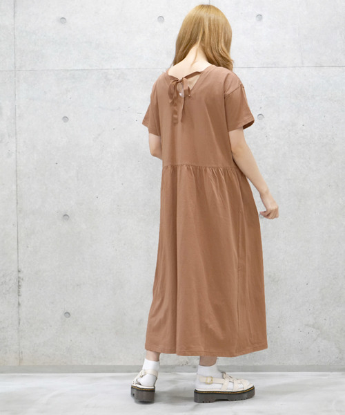 w closet（ダブルクローゼット）の「異素材切替プリーツワンピース（ワンピース・レディース・ホワイト/ブラック系その他2/ブラウン系その他4・FREE）」の3枚目の写真