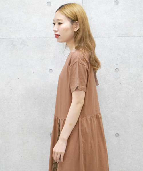 w closet（ダブルクローゼット）の「異素材切替プリーツワンピース（ワンピース・レディース・ホワイト/ブラック系その他2/ブラウン系その他4・FREE）」の13枚目の写真