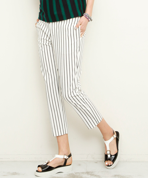 BEAUTY&YOUTH UNITED ARROWS（ビューティーアンドユースユナイテッドアローズ）の「BYTF マリンストライプ9分丈パンツ　◆（その他パンツ・レディース・ホワイト/オフホワイト・MEDIUM/SMALL/LARGE）」の2枚目の写真