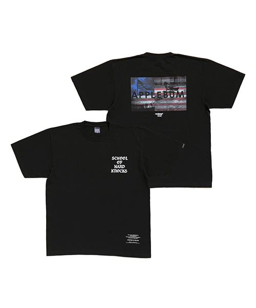 APPLEBUM(アップルバム)の「"SCHOOL OF HARD KNOCKS" T-shirt(Tシャツ/カットソー・メンズ・ブラック・MEDIUM/LARGE/X-LARGE/XX-LARGE)」の1枚目の写真