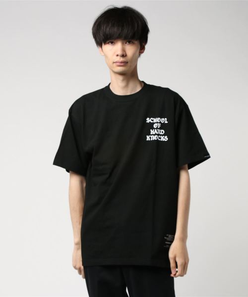 APPLEBUM(アップルバム)の「"SCHOOL OF HARD KNOCKS" T-shirt(Tシャツ/カットソー・メンズ・ブラック・MEDIUM/LARGE/X-LARGE/XX-LARGE)」の3枚目の写真