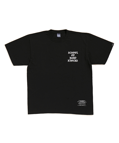 APPLEBUM(アップルバム)の「"SCHOOL OF HARD KNOCKS" T-shirt(Tシャツ/カットソー・メンズ・ブラック・MEDIUM/LARGE/X-LARGE/XX-LARGE)」の2枚目の写真