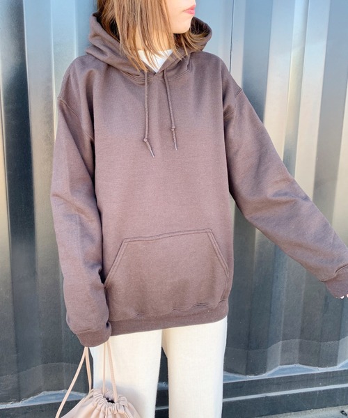 GILDAN（ギルダン）の「【GILDAN】ギルダン ビッグシルエット 裏起毛 パーカー（パーカー・レディース・ホワイト/ブラック/ベージュ/グレー/ワイン/ダークブラウン/カーキ/ダークグリーン/ラベンダー・M/L/XL）」の5枚目の写真