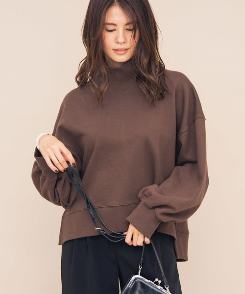 Aunt Marie's（アントマリーズ）の「AUNT MARIE'S サイドスリットハイネック裏毛スウェット（Tシャツ/カットソー・レディース・チャコールグレー/ブラウン/ライトグリーン/ナチュラル・FREE）」の3枚目の写真