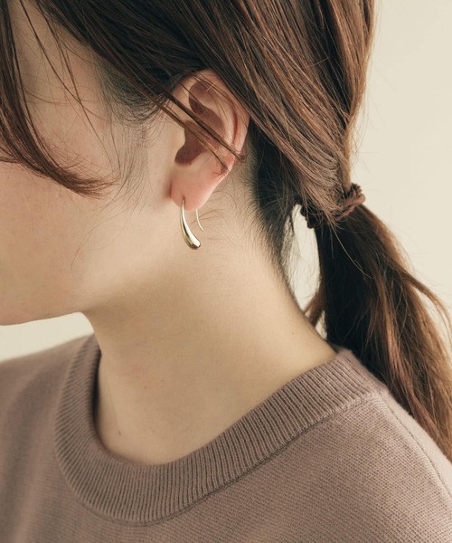 SMELLY（スメリー）の「プックリフックピアス（ピアス（両耳用）・レディース・ゴールド・-）」の4枚目の写真