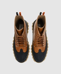 THOM BROWNE（トムブラウン）の「LONGWING DUCK BOOT W/ RUBBER