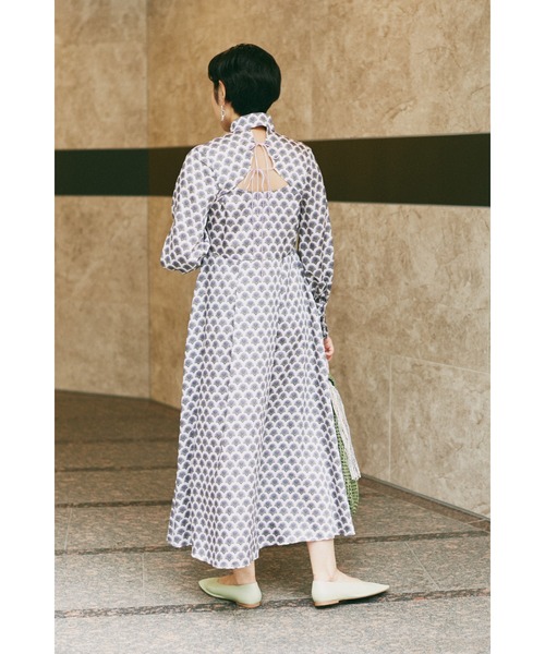 ROSE BUD（ローズバッド）の「幾何学プリントフレアワンピース（ワンピース・レディース・パープル/ブルー・ONE SIZE）」の3枚目の写真