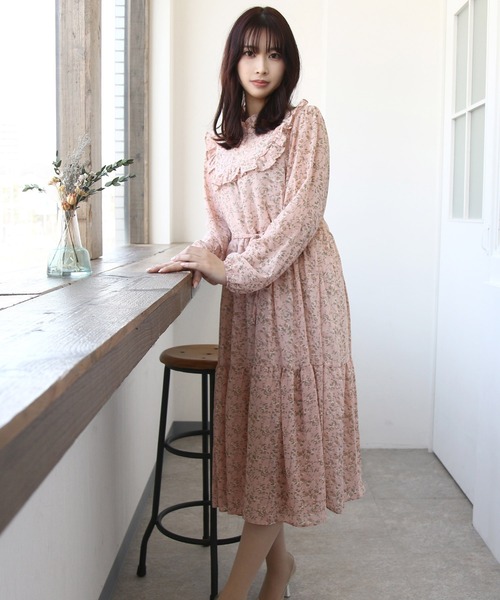 Roomy's（ルーミーズ）の「フラワープリントラッフルワンピース（ワンピース・レディース・ブルー/ピンク/ベージュ・FREE）」の6枚目の写真