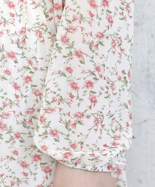 Roomy's（ルーミーズ）の「フラワープリントラッフルワンピース（ワンピース・レディース・ブルー/ピンク/ベージュ・FREE）」の19枚目の写真