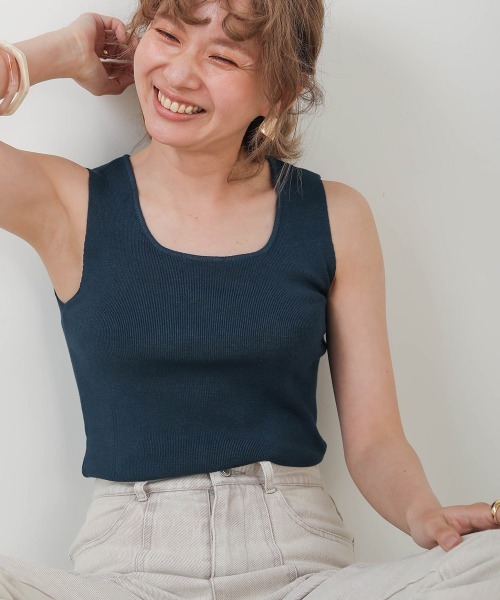 Bab(バブ)の「【WEB限定】ソフトスクエアネックリブニットインナー(タンクトップ・レディース・ブラック/ベージュ/ネイビー/オフホワイト/テラコッタ・FREE)」の16枚目の写真