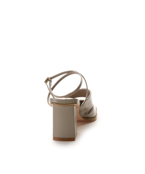 REDYAZEL（レディアゼル）の「スクエアトゥストラップミュールサンダル（サンダル・レディース・ベージュ/ブラック/シルバー・SMALL/MEDIUM/LARGE）」の5枚目の写真
