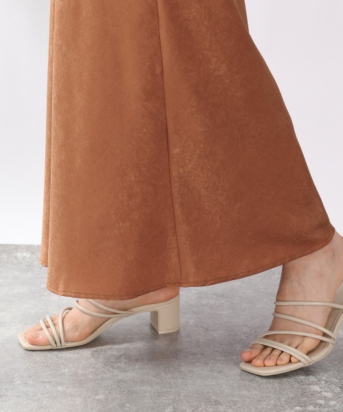 LOWRYS FARM（ローリーズファーム）の「シワサテンフレアスカート２　946956（スカート・レディース・ブラウン/オレンジ/アイボリー/ブラウン系その他/ブルー/ホワイト系その他/カーキ/チャコールグレー・FREE）」の11枚目の写真