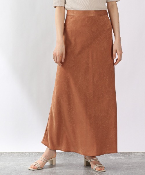 LOWRYS FARM（ローリーズファーム）の「シワサテンフレアスカート２　946956（スカート・レディース・ブラウン/オレンジ/アイボリー/ブラウン系その他/ブルー/ホワイト系その他/カーキ/チャコールグレー・FREE）」の22枚目の写真