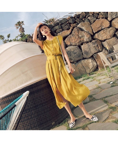 Ritzy(リッツィー)の「大人シルエット ミモレ丈 ウエストベルトデザイン ノースリーブブワンピース(ワンピース・レディース・ブラック/イエロー/ブルー系その他・S/M/L/XL)」の4枚目の写真