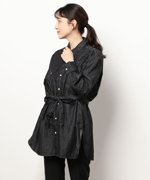 Lee(リー)の「ウエストマーク デニムシャツ(シャツ/ブラウス・レディース・インディゴブルー/ブラック系その他・SMALL/MEDIUM)」の16枚目の写真