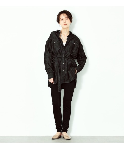 Lee(リー)の「ウエストマーク デニムシャツ(シャツ/ブラウス・レディース・インディゴブルー/ブラック系その他・SMALL/MEDIUM)」の3枚目の写真