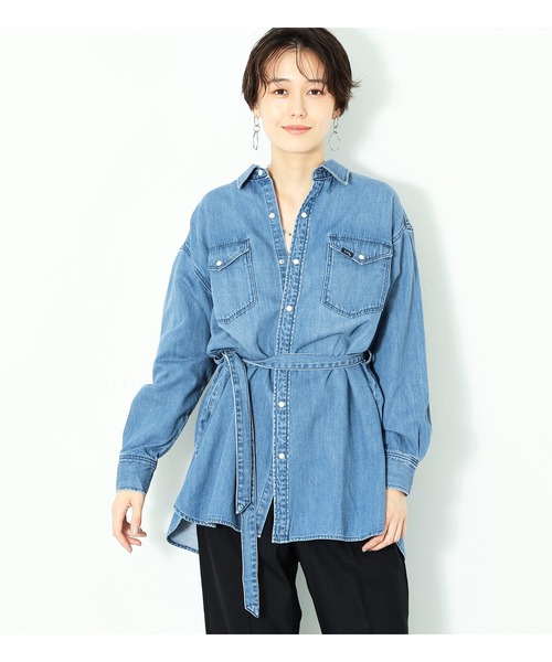 Lee(リー)の「ウエストマーク デニムシャツ(シャツ/ブラウス・レディース・インディゴブルー/ブラック系その他・SMALL/MEDIUM)」の20枚目の写真