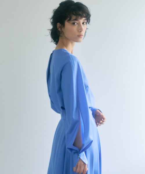 ANAYI(アナイ)の「【InRed 12月号掲載】ウールポプリンタックスリーブ ブラウス <手洗い可>(シャツ/ブラウス・レディース・ライトグレー/ライトブルー・38)」の22枚目の写真