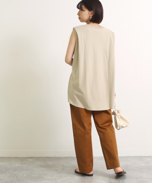 Factor=（ファクターイコール）の「ショルダータックノースリーブカットソートップス（Tシャツ/カットソー・レディース・オフホワイト/グレイッシュベージュ/ブラック・FREE）」の18枚目の写真