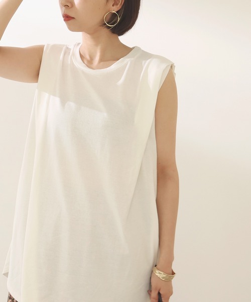 Factor=（ファクターイコール）の「ショルダータックノースリーブカットソートップス（Tシャツ/カットソー・レディース・オフホワイト/グレイッシュベージュ/ブラック・FREE）」の22枚目の写真