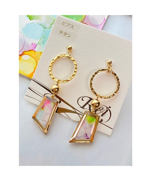 tone(トーン)の「【零-Rei-】瞬きシリーズ 揺れる多角形ピアス(MA)(ピアス(両耳用)・レディース・パープル/レッド/ターコイズブルー/イエロー/グリーン/ブラウン/ピンク/ブルー/ホワイト/オレンジ/ラベンダー/グリーン系その他/カーキ・FREE)」の2枚目の写真