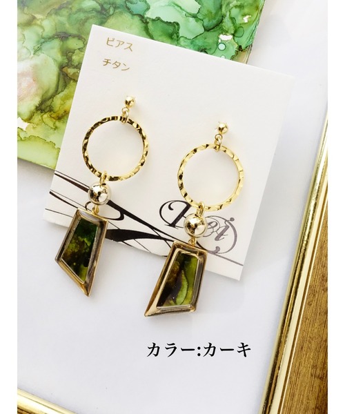 tone(トーン)の「【零-Rei-】瞬きシリーズ 揺れる多角形ピアス(MA)(ピアス(両耳用)・レディース・パープル/レッド/ターコイズブルー/イエロー/グリーン/ブラウン/ピンク/ブルー/ホワイト/オレンジ/ラベンダー/グリーン系その他/カーキ・FREE)」の4枚目の写真