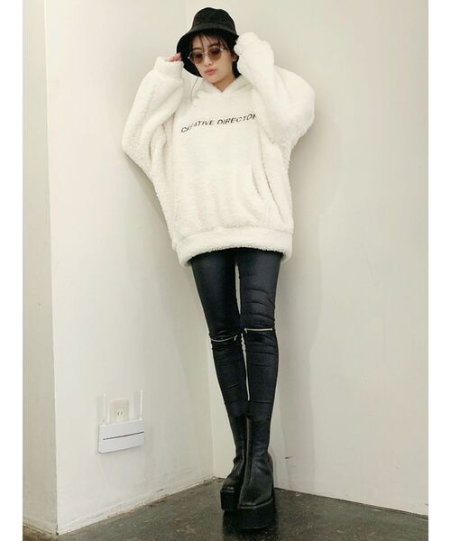 GYDA（ジェイダ）の「CREATIVE DIRECTORボアフードパーカー（パーカー・レディース・オフホワイト/チャコールグレー/ブラウン・FREE）」の5枚目の写真