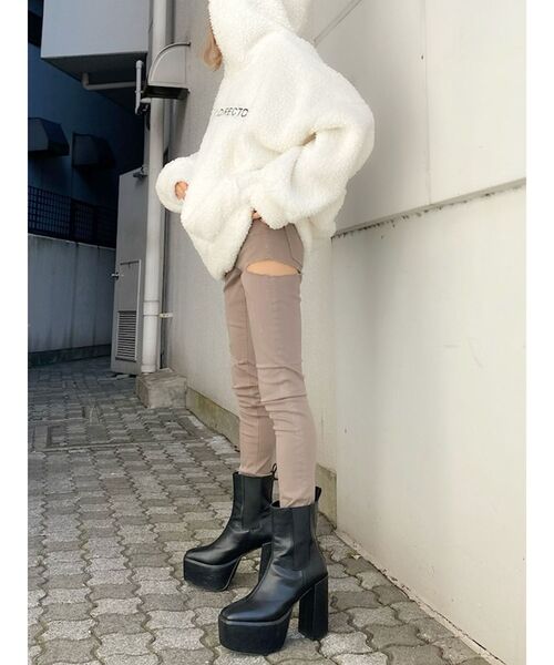 GYDA（ジェイダ）の「CREATIVE DIRECTORボアフードパーカー（パーカー・レディース・オフホワイト/チャコールグレー/ブラウン・FREE）」の11枚目の写真