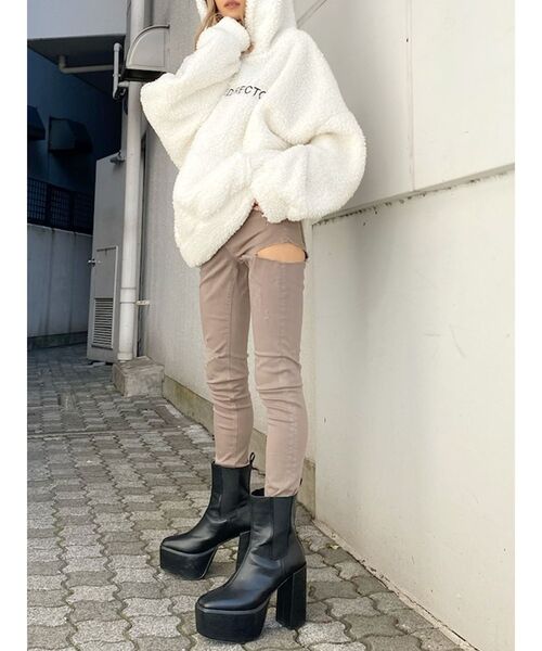 GYDA（ジェイダ）の「CREATIVE DIRECTORボアフードパーカー（パーカー・レディース・オフホワイト/チャコールグレー/ブラウン・FREE）」の4枚目の写真