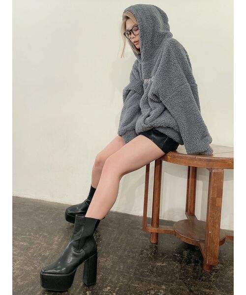 GYDA（ジェイダ）の「CREATIVE DIRECTORボアフードパーカー（パーカー・レディース・オフホワイト/チャコールグレー/ブラウン・FREE）」の17枚目の写真