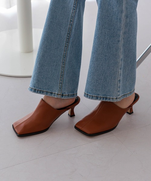 UNE MANSION（ユヌマンション）の「スクエアミュール（パンプス・レディース・ブラック/ブラウン/アイボリー/レオパード・23.0cm/24.0cm/25.0cm）」の18枚目の写真