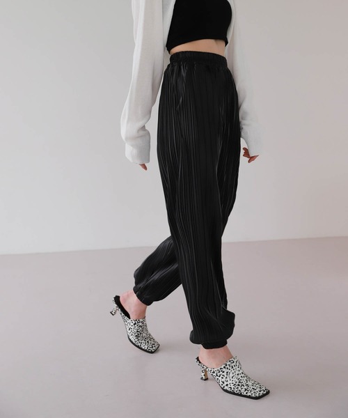 UNE MANSION（ユヌマンション）の「スクエアミュール（パンプス・レディース・ブラック/ブラウン/アイボリー/レオパード・23.0cm/24.0cm/25.0cm）」の11枚目の写真