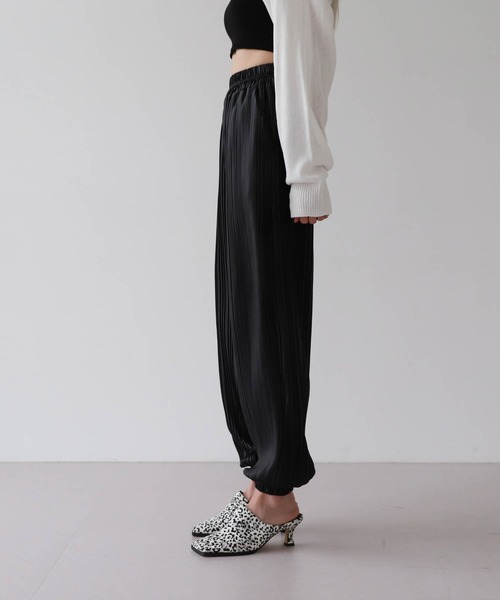 UNE MANSION（ユヌマンション）の「スクエアミュール（パンプス・レディース・ブラック/ブラウン/アイボリー/レオパード・23.0cm/24.0cm/25.0cm）」の13枚目の写真