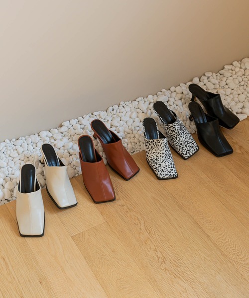 UNE MANSION（ユヌマンション）の「スクエアミュール（パンプス・レディース・ブラック/ブラウン/アイボリー/レオパード・23.0cm/24.0cm/25.0cm）」の6枚目の写真