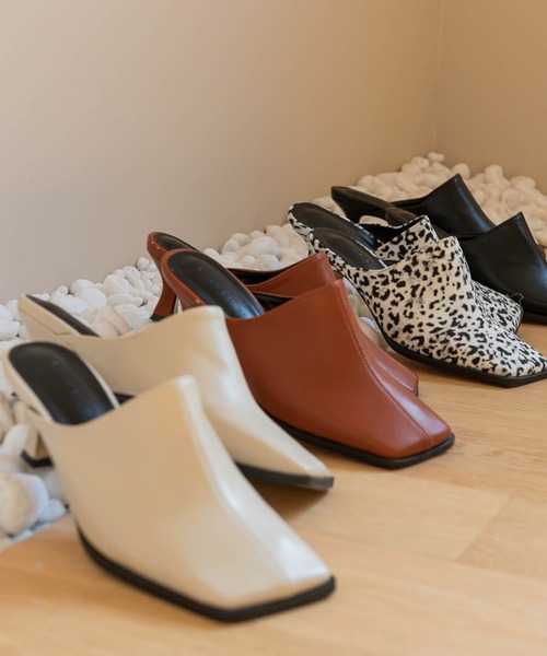 UNE MANSION（ユヌマンション）の「スクエアミュール（パンプス・レディース・ブラック/ブラウン/アイボリー/レオパード・23.0cm/24.0cm/25.0cm）」の14枚目の写真