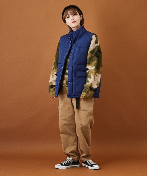 CUBE SUGAR（キューブシュガー）の「リサイクルエアコンダウン オーバーサイズ ベスト（ダウンベスト・レディース・カーキ/ブルー・M）」の17枚目の写真