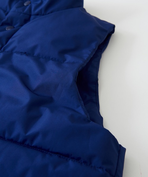 CUBE SUGAR（キューブシュガー）の「リサイクルエアコンダウン オーバーサイズ ベスト（ダウンベスト・レディース・カーキ/ブルー・M）」の10枚目の写真