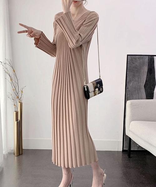 Grandeir（グランディール）の「ベルスリーブ リブニット ロングワンピース（ワンピース・レディース・ブラック/ピンク/モカ・M）」の11枚目の写真